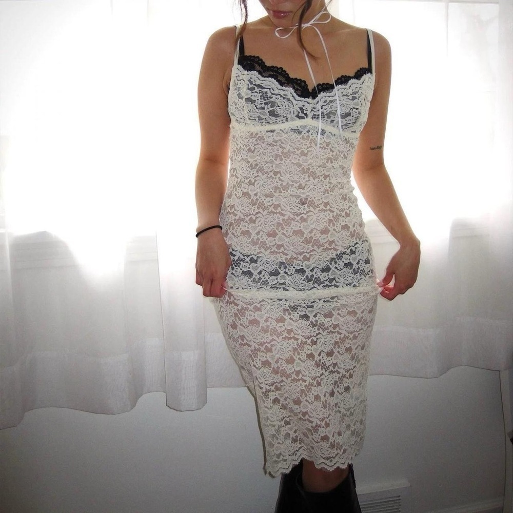 Edikted Dori Lace Midi Dress - Picture 8 of 8